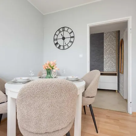 Modern & Pet Friendly With Balcony By Renters * Varsavia
