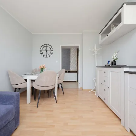 Modern & Pet Friendly With Balcony By Renters Appartamento *