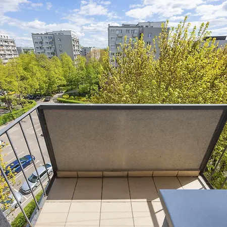 Appartamento Modern & Pet Friendly With Balcony By Renters Varsavia